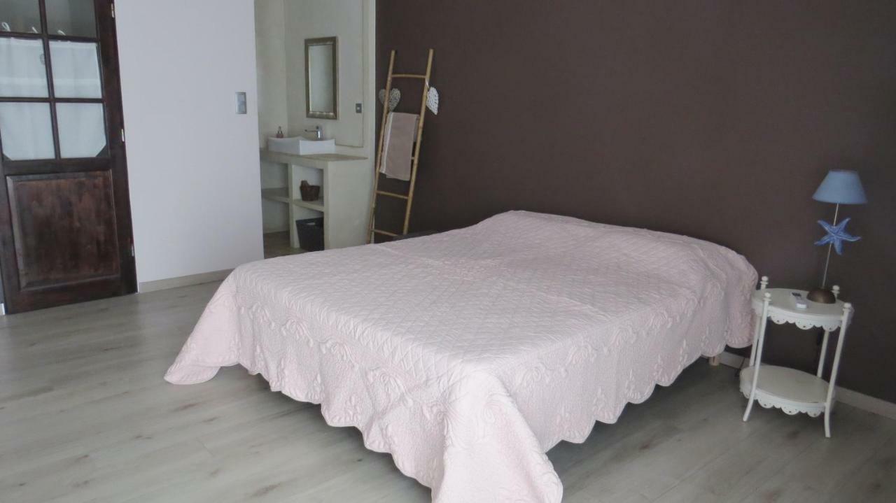 Safraniere Des Sorgues Guest House Le Thor Exterior photo